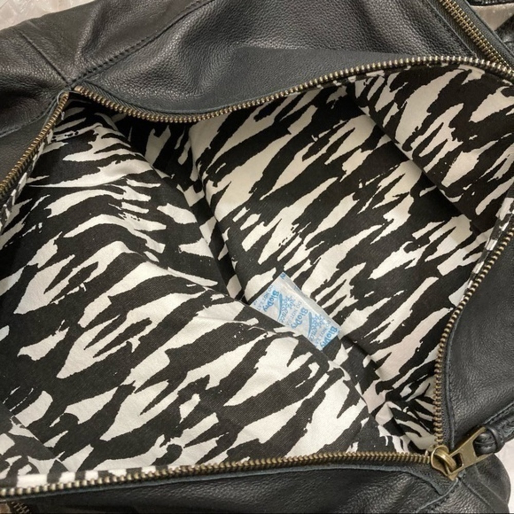 Liebeskind Berlin black leather multi pocket bag - Picture 3 of 15